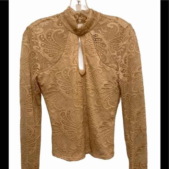 Charlotte Russe Beautiful Lace Long Sleeve Blouse - Picture 2 of 11